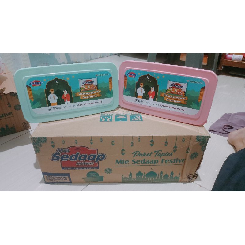 

mie sedap paket lebaran 1 karton isi 6
