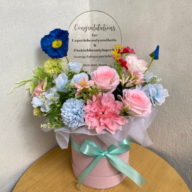 

Bloom Box Flower Artificial / Bloom Box Akrilik / Bloom Box Acrylic / Gift Box Flower / Birthday Gift / Graduation Gift / Congratulations Gift / Grand Opening Gift / Hadiah Ulang Tahun / Hadiah Pernikahan / Wedding Anniversarry Gift / Buket Bloom Box
