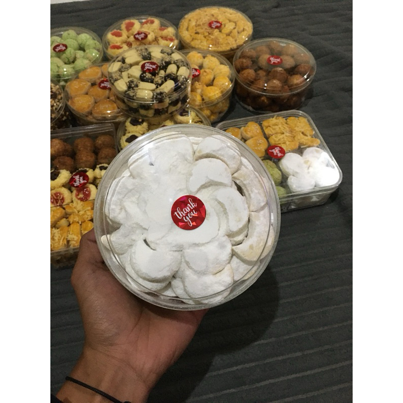 

Kue salju