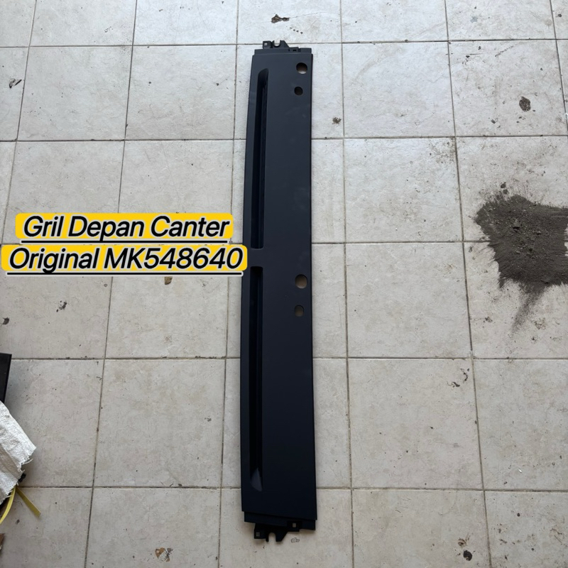 grill depan canter original / garnish depan canter / garnis panel depan canter / panel wiper canter 