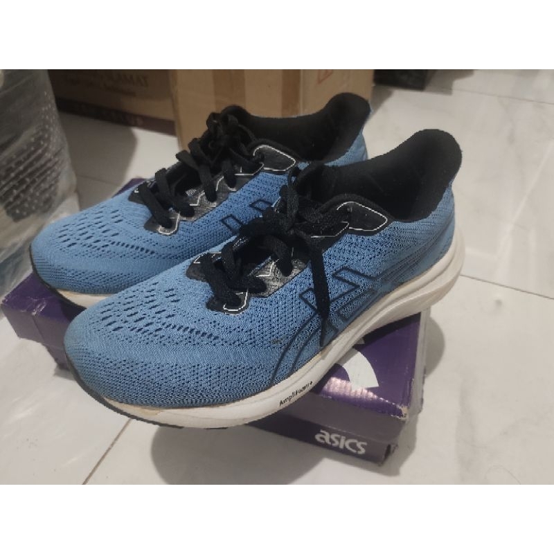 sepatu running asics