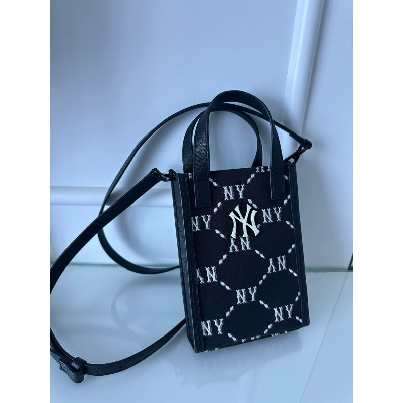 preloved MLB monogram diamond phone bag