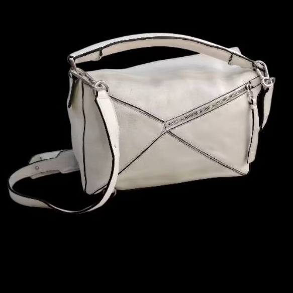 Preloved- Loewe Puzzle