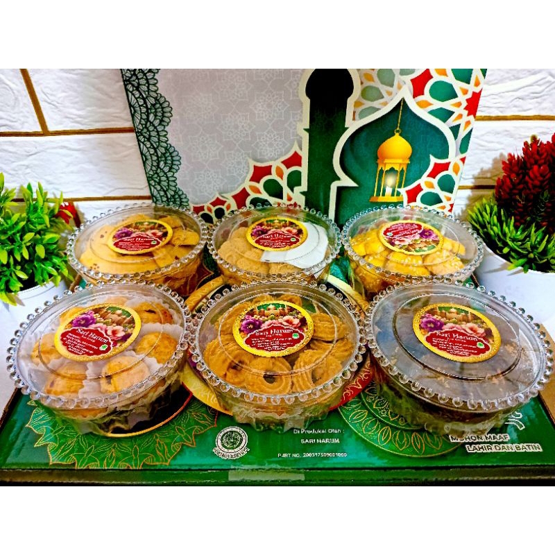 

KUE KERING SARI HARUM PREMIUM ISI 6 TOPLES PAKET HAMPERS PARSEL GIFT KUE KERING LEBARAN IDUL FITRI