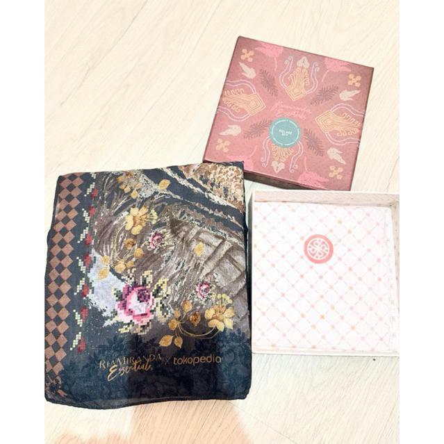 Ria Miranda Signature Scarf Preloved