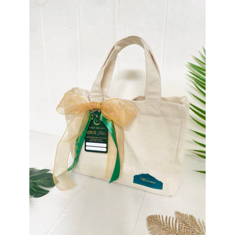 

HAMPERS LEBARAN AESTHETIC CANVAS BAG