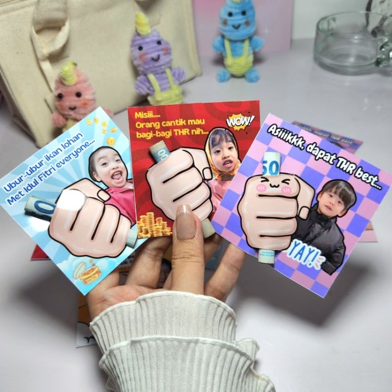 

Amplop Lebaran Custom Foto / Amplop Lebaran Tangan Mengepal / Amplop Lebaran Gen Z Viral