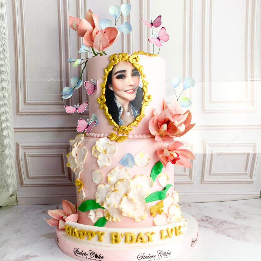 

Kue Ulang Tahun/Birthday Cake/Kue Ultah tema Flower/Kue Pink/Kue Birthday jakarta