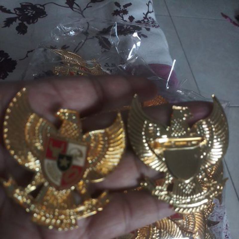 pin garuda 5cm