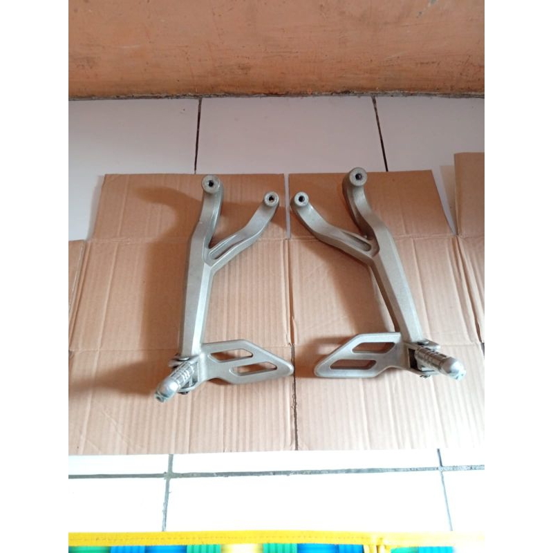 Footstep Step belakang Yamaha R15 Led V3 Original copotan