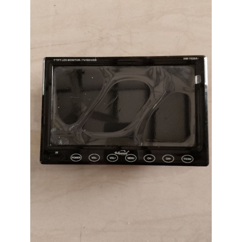 tv monitor mobil Hollywood hw 7028a