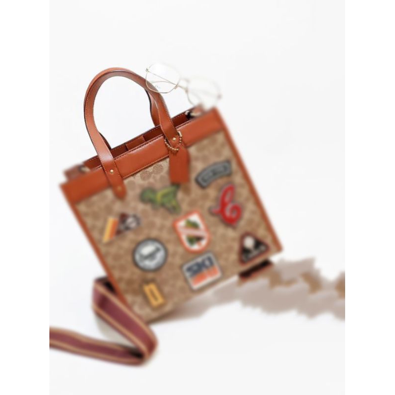 AP66098|| Q061Q|| Tas Tote Pria- Wanita C04-CH FIELD SIGNATURE CANVAS Patches WF CC PREMIUM