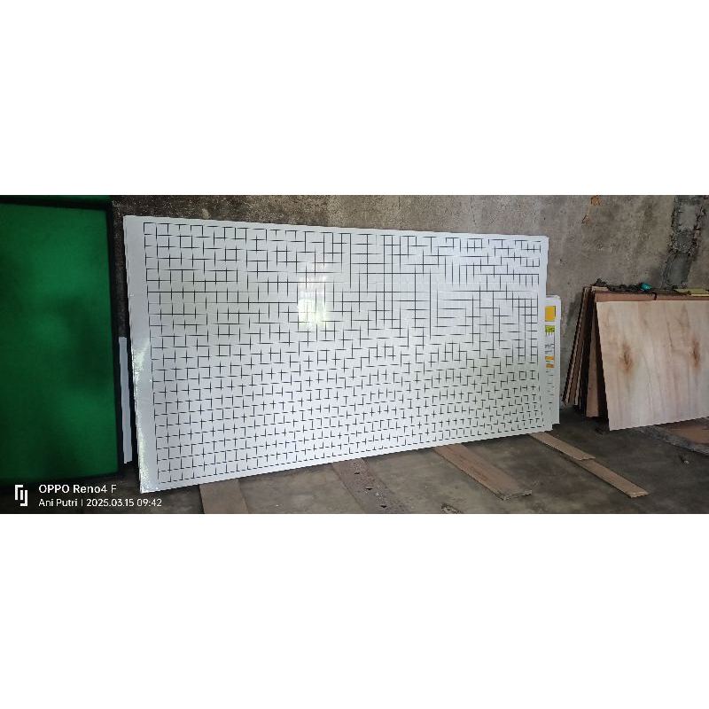 

papan tulis geometri full. 240 x 120 cm kotak kotak multiplek list alumunium