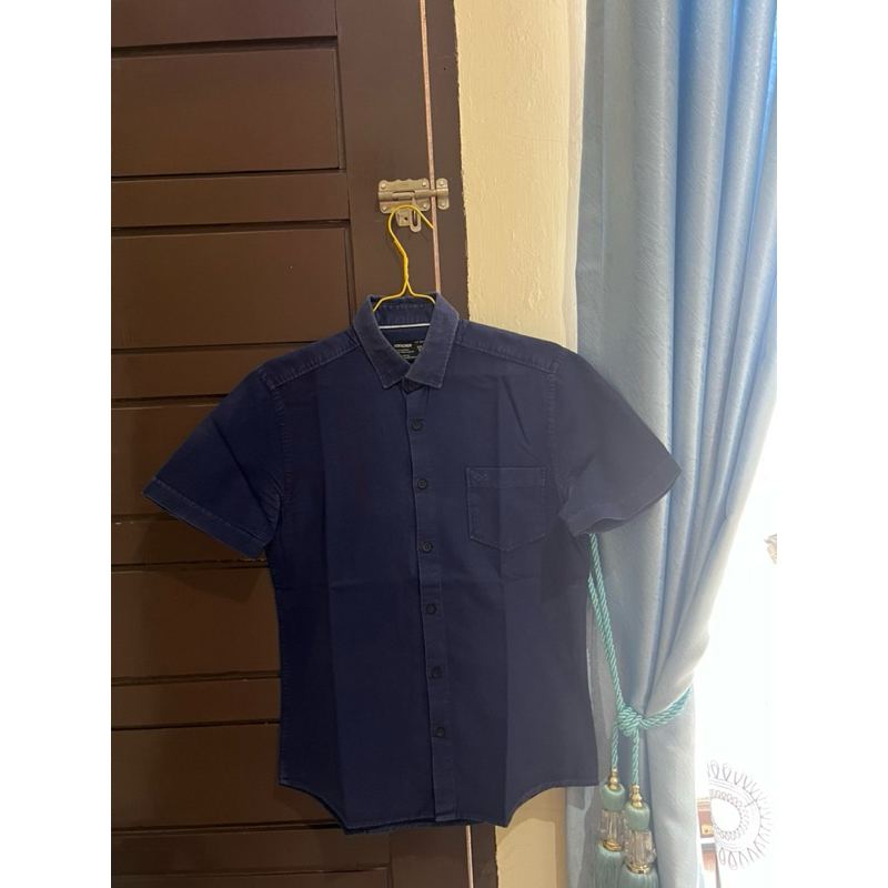 kemeja cowok kent & crew S