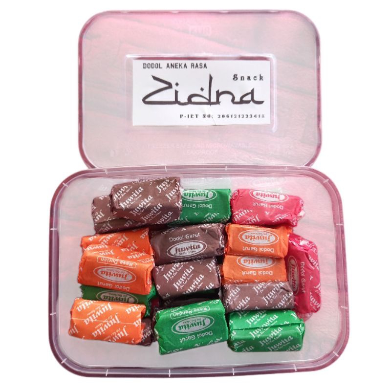

Dodol Garut Zidna Aneka Rasa isi 500 gr Packinb Box Plastik