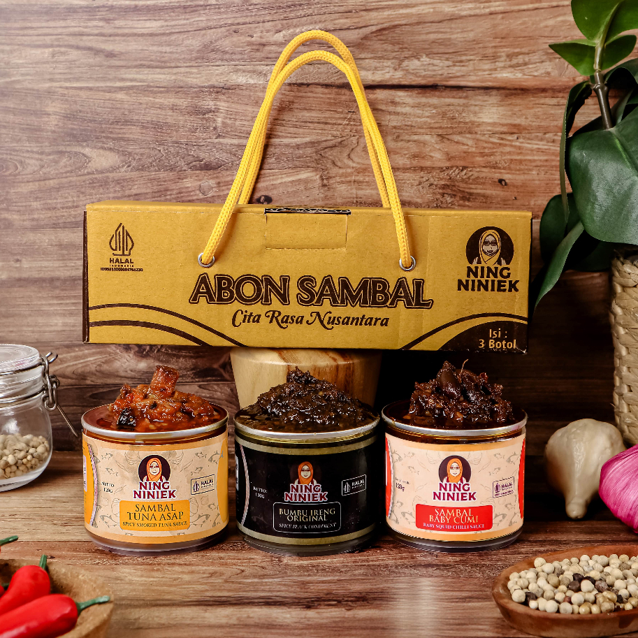 

PAKET HAMPERS SAMBAL NING NINIEK ALL VARIAN (ISI 3 BOTOL BISA MIX + FREE PACKAGING BOX) / ABON SAMBAL NING NINIEK/ BUMBU IRENG/ CHILI OIL/ OSENG OSENG NING NINIEK ALL VARIAN