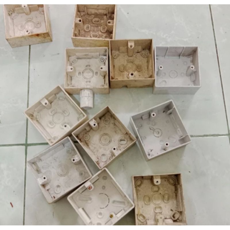 box saklar second, Outbow Doos saklar model kotak