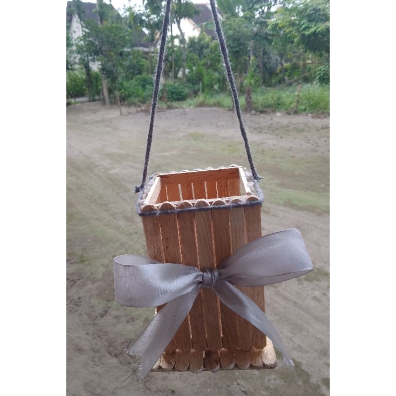 

kotak pensil gantung