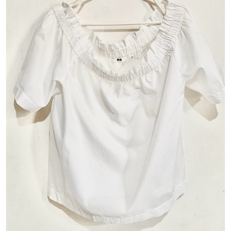 Uniqlo Blouse putih Jepang baju sabrina kemeja baju kuliah main