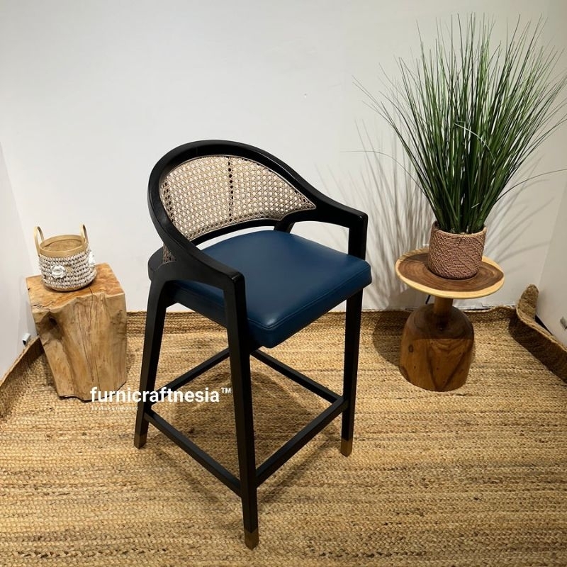 Kursi Bar Modern Kayu Jati Dudukan Busa