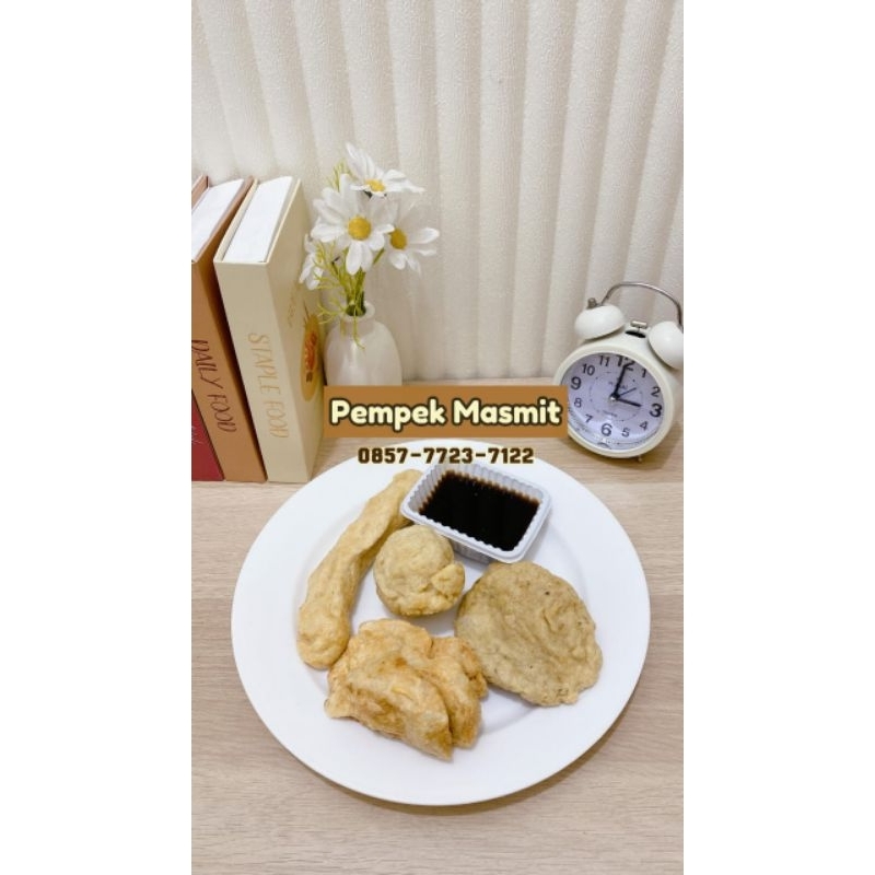 

pempek komplit (Kapal Selam.Lenjar.Adaan.Kulit)