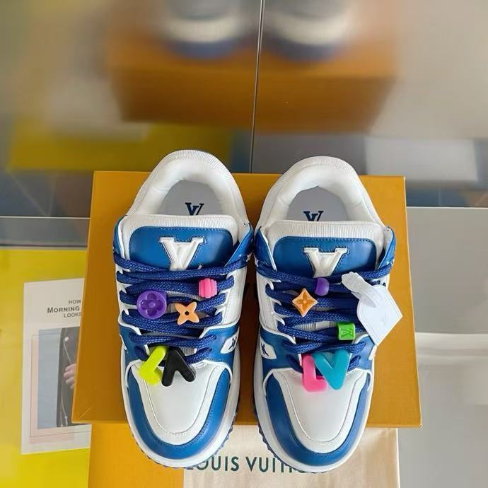 LOUIS VUITTON Pelatih sepatu olahraga biasa