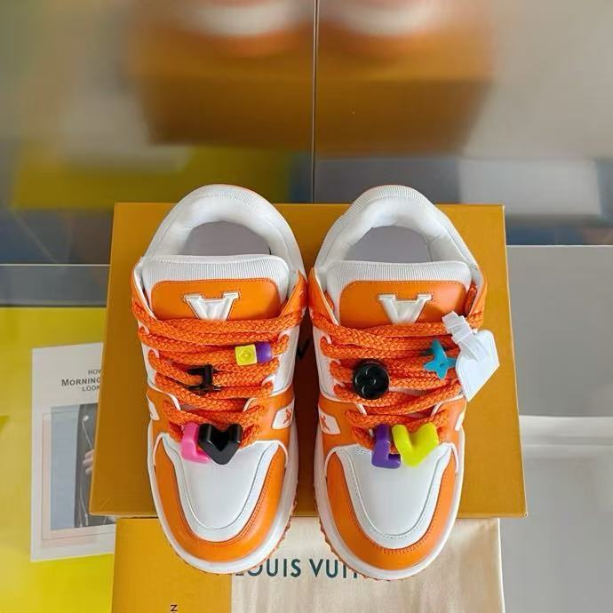 LOUIS VUITTON Pelatih sepatu olahraga biasa