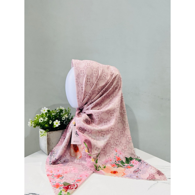 Hijab Voal LS Exclusive Pink (sudah termasuk box hijab exclusive )