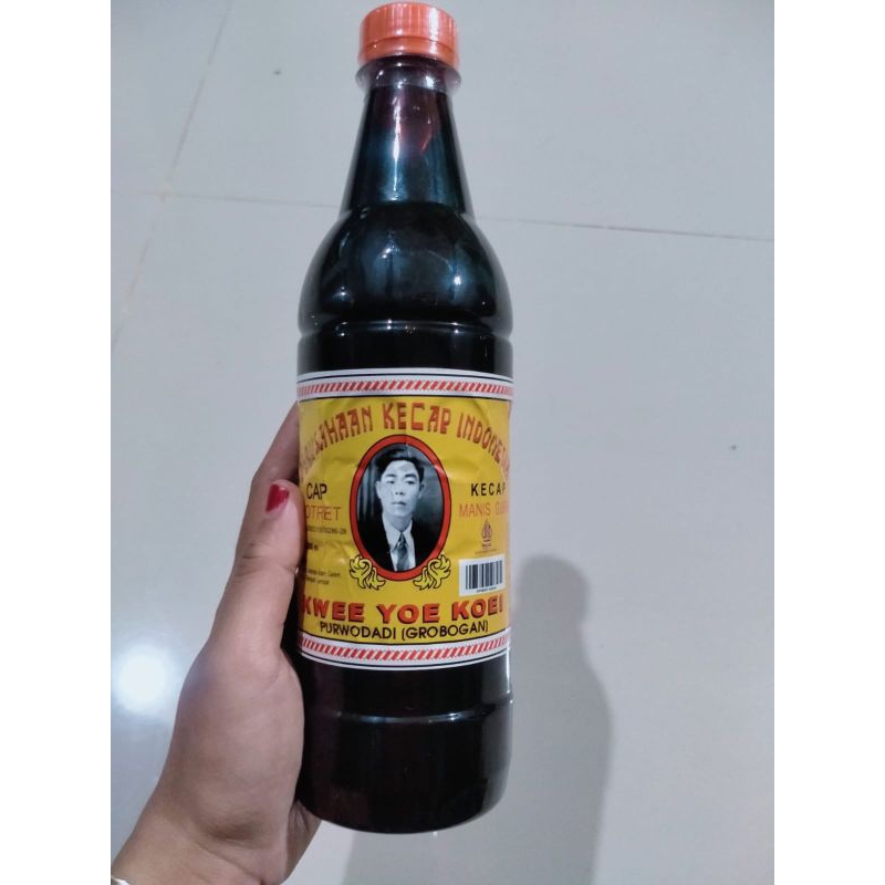 

PERUSAHAAN KECAP INDONESIA/KECAP MANIS GURIH CAP POTRET 600 ML KWEE YOE KOEI PURWODADI (GROBOGAN)