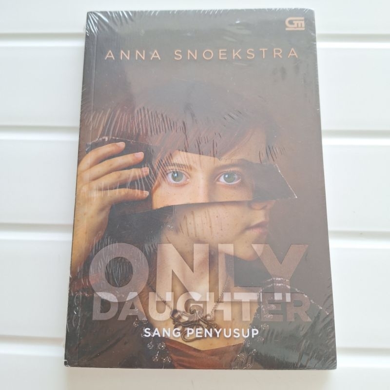 [ORIGINAL] Novel Only Daughter (Sang Penyusup) - Anna Soekstra