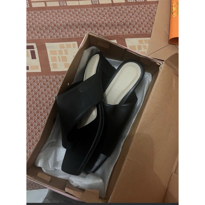 heels 5 cm hitam