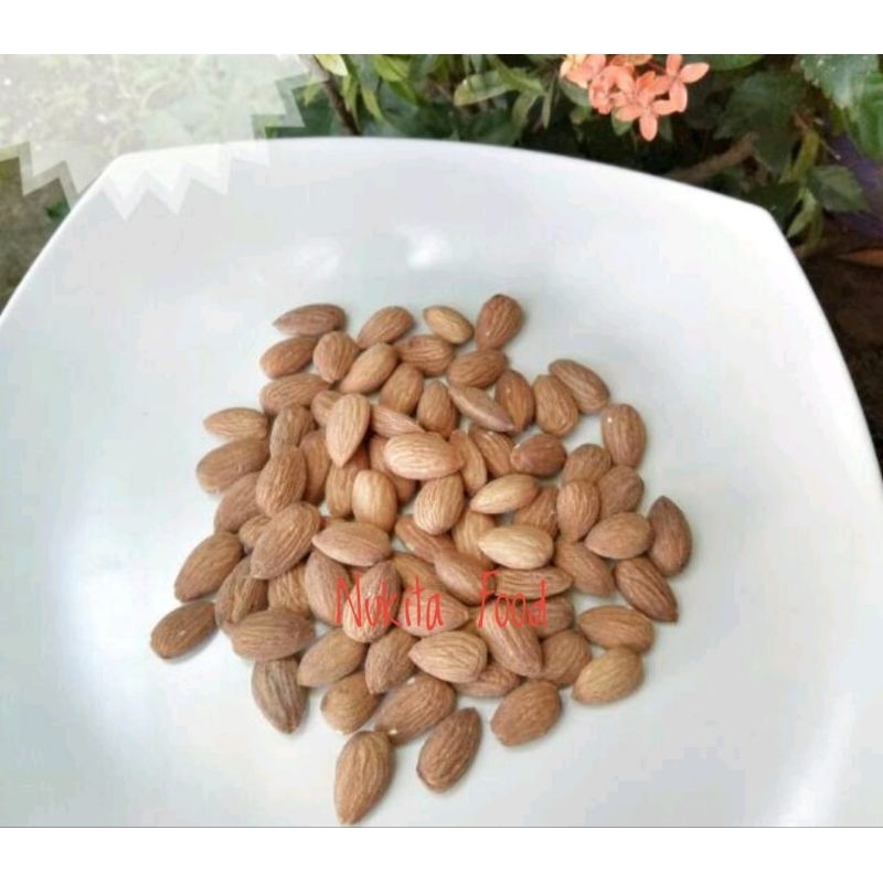 

kacang almond utuh mentah 500gr
