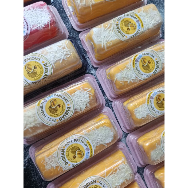 

Pancake Durian roll premium & Pancake Strawberry Roll Premium