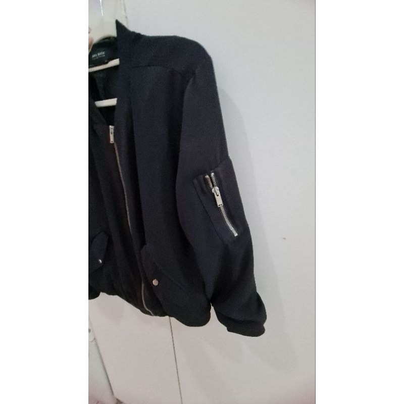 bomber zara hitam