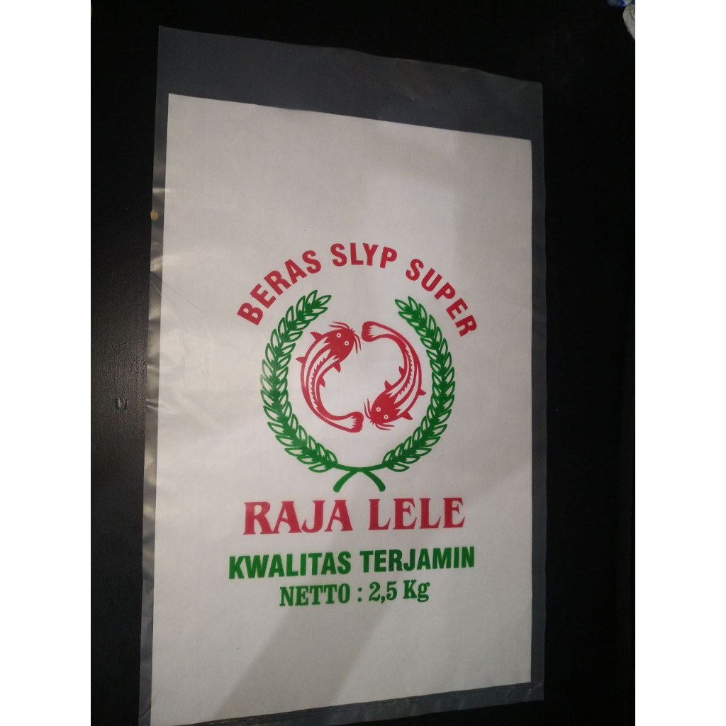 

plastik beras Rojo Lele muat untuk 2.5 kg 2.7 kg 3 kg (tinggal centang) ukuran plastik 35×25 cm selama masih bisa checkout berarti stok masih ada.