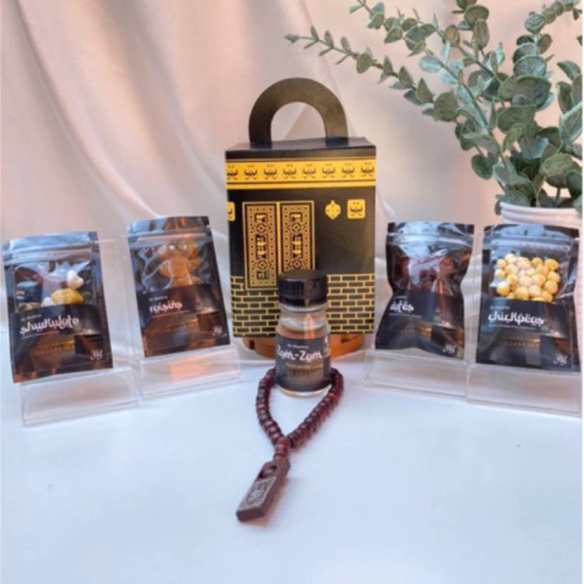 

Paket Al-Madina Tsalasa PREMIUM GARANSI 100% Snack Oleh Oleh Haji dan Umroh Warna Hitam Gold Sudah Gratis Kartu Default