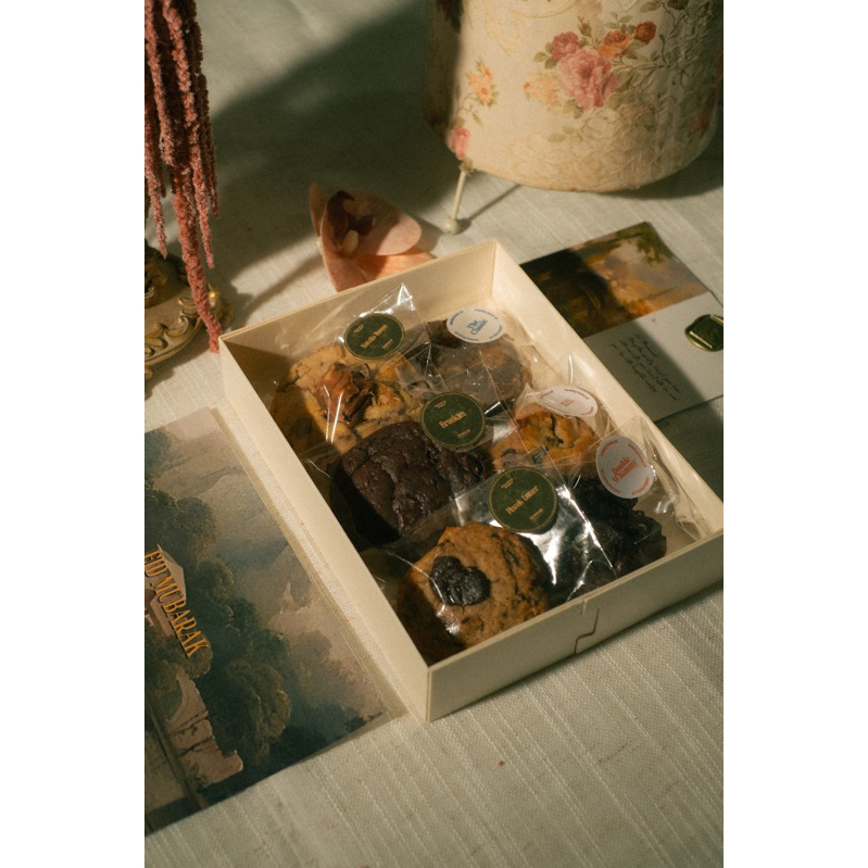 

RAYA HAMPERS RAMADHAN IDUL FITRI COOKIE BOX LEBARAN