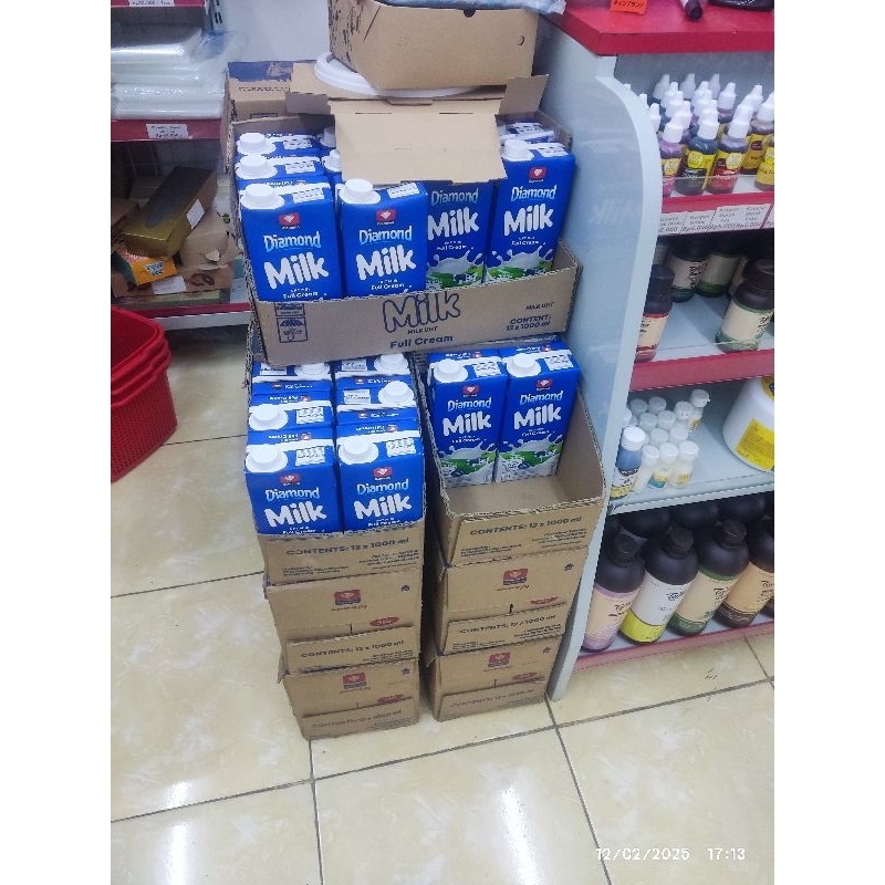 

Diamond Milk Susu UHT Full Cream 1 Liter