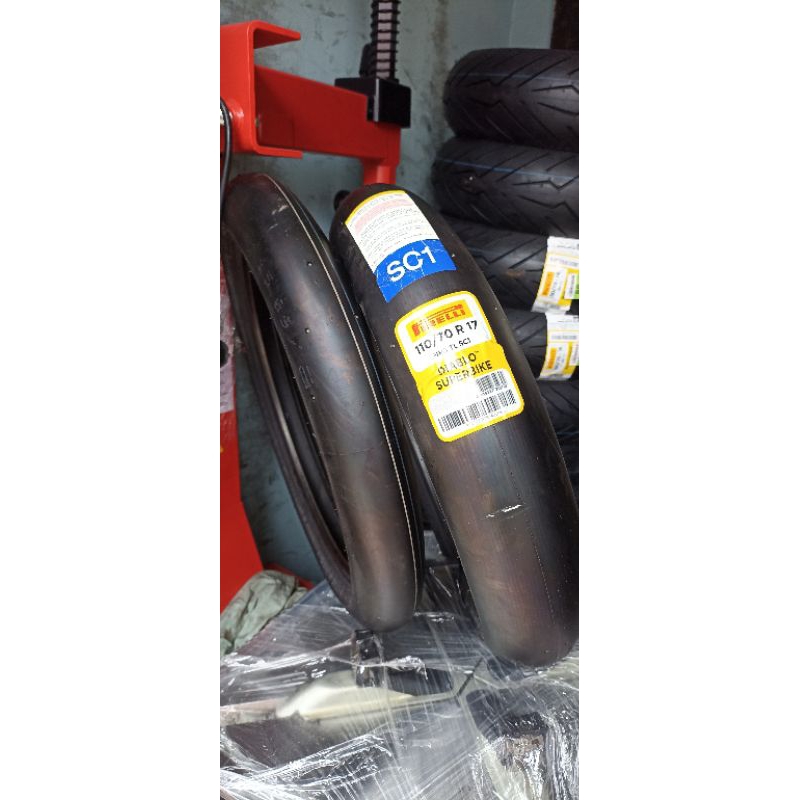 Ban motor Diablo Superbike 110/70 R 17 (ban full slick)