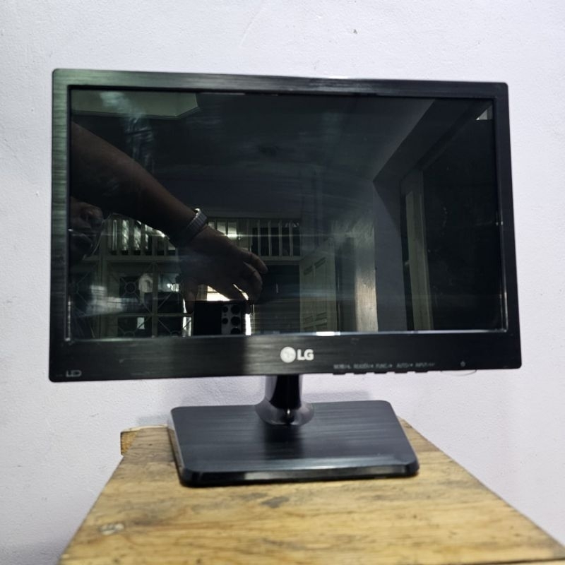 obralll murah monitor 16 inch merk LG, benq,acer, dll, lengkap adaptor only