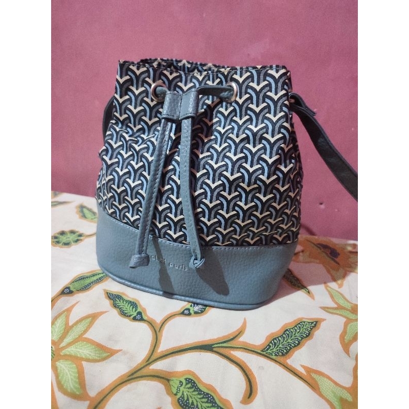 [Preloved] Alibi Paris Tas Selempang Serut warna biru
