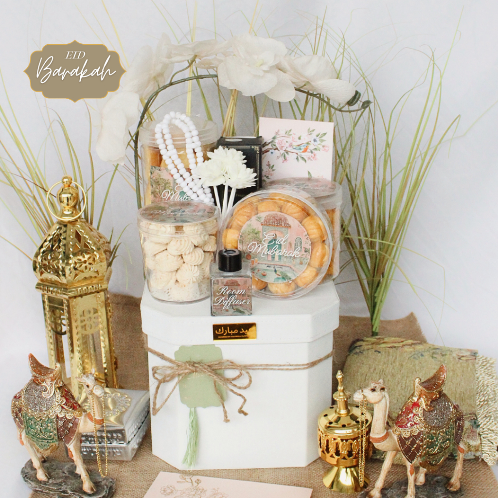 

Eid Mubarak Hampers Lebaran kue kering Nastar putri salju