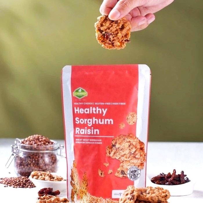 

[READY STOCK] HEALTHY SORGHUM RAISIN BISKUIT 80 GR (LA MORINGA) | CAMILAN DIET / CEMILAN SEHAT GLUTEN FREE | BISKUIT SORGHUM & KISMIS | HIGH FIBER | ZERO TRANS FAT | HIGH PROSPORUS | LOW CALORIE | KAYA ANTIOKSIDAN | SUMBER VITAMIN