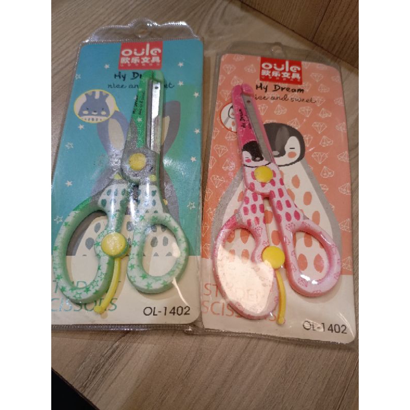 

Gunting Anak Motif Penguin Hijau dan Pink