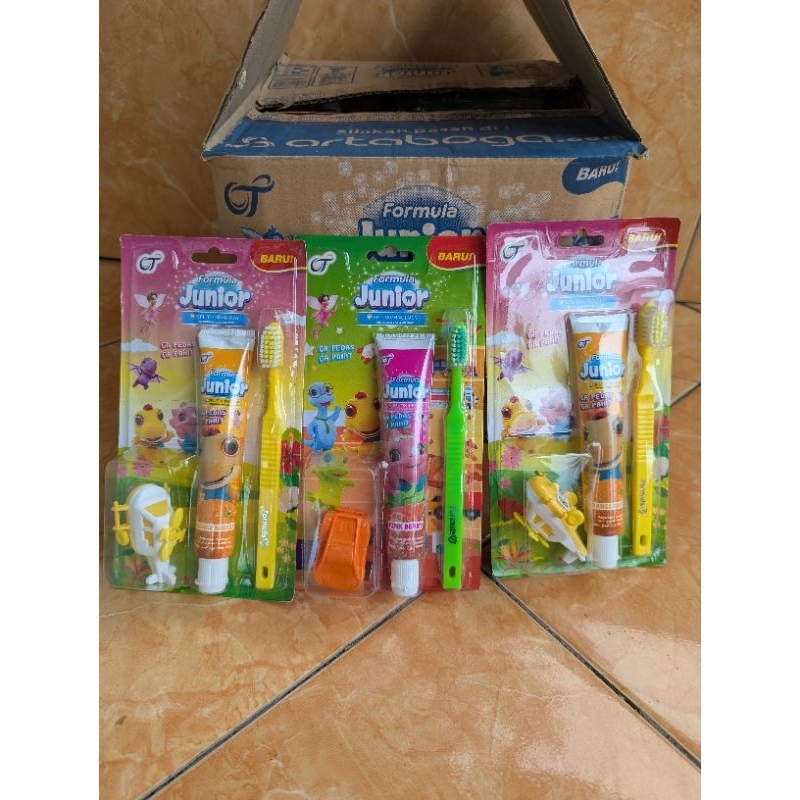 sikat gigi +pasta + mainan anak formula