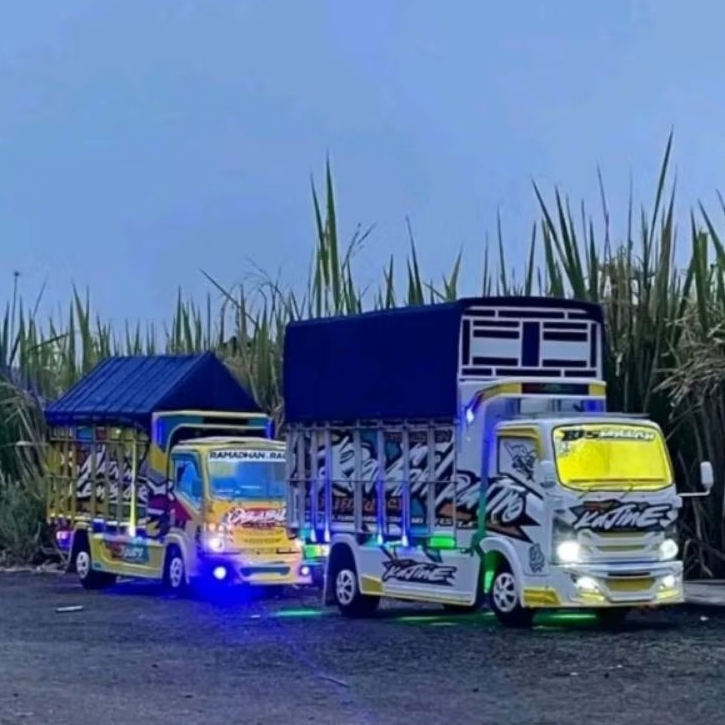 Promo grosir miniatur truk oleng new tawakal 5 putih pake fariasi lampu leed dan terpal sudah bisa b