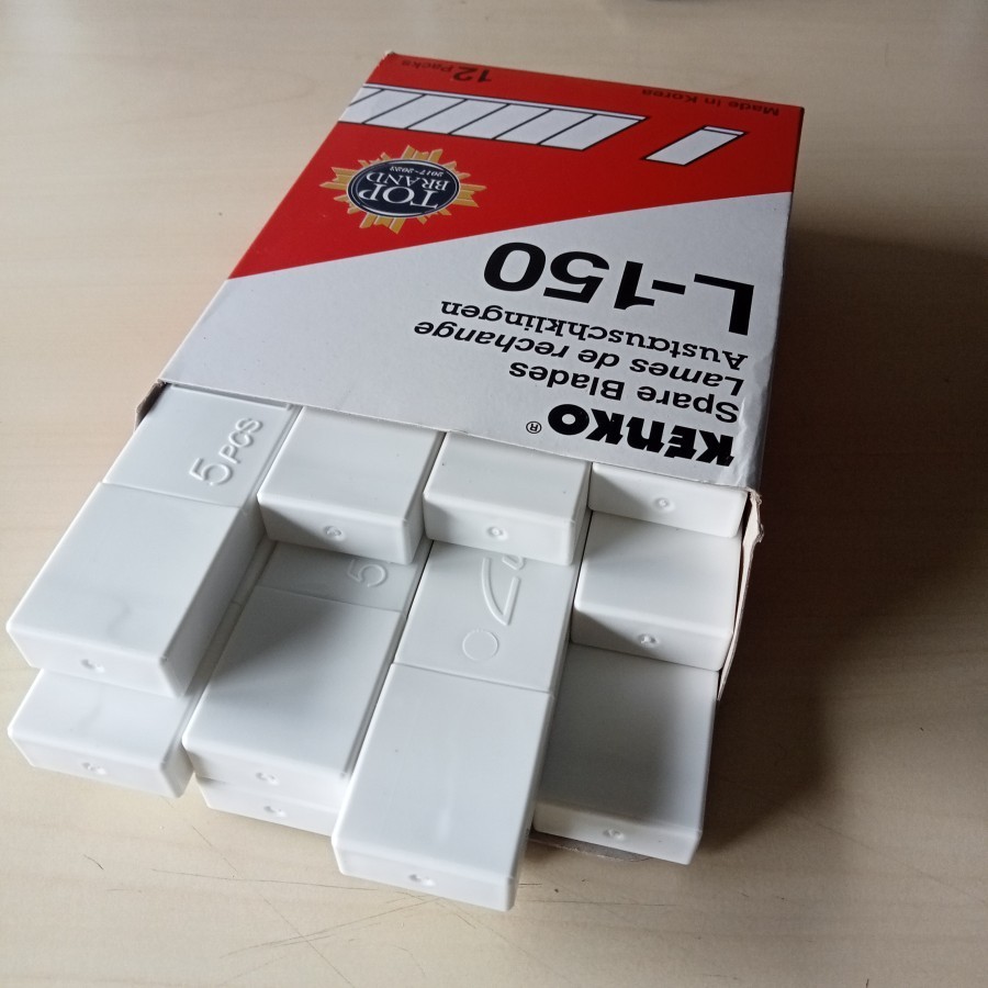 

Kenko L-150 Profesional ISI Cutter 18mm (1 Box / 12 Tube)