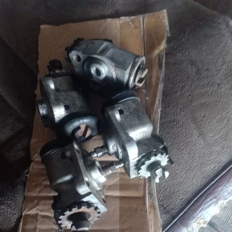 master rem satu set toyota hiace lama second copotan tahun79,83 bagian depan