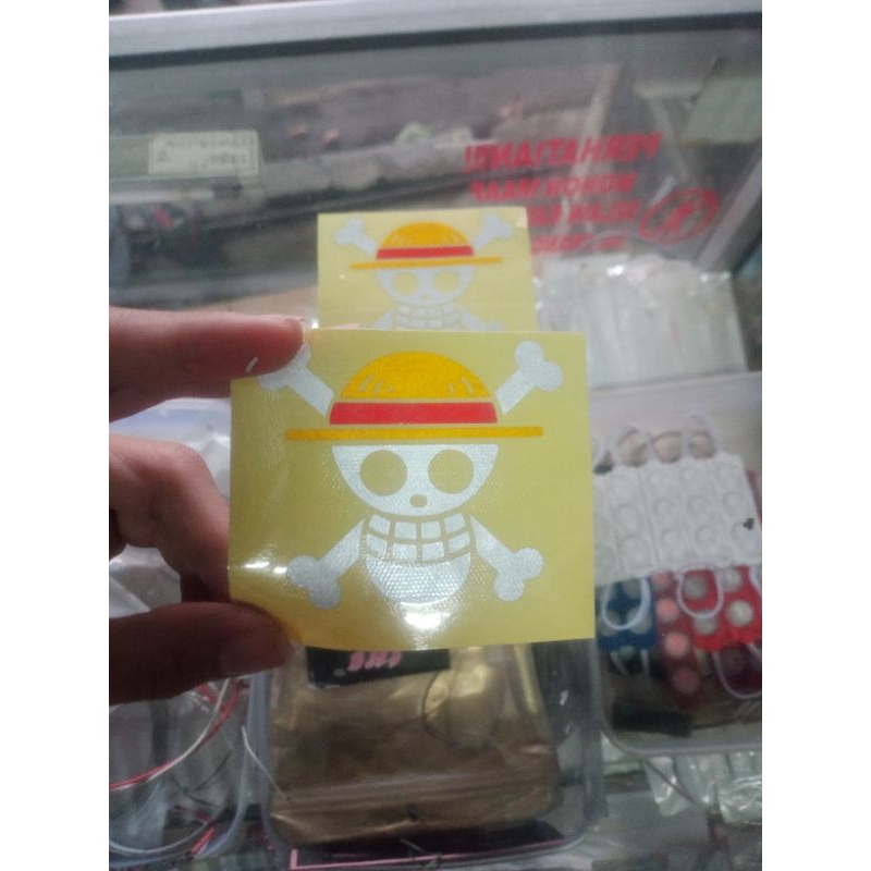 

stiker one pice cutting stiker one pice stiker variasi motor mobil,helm,laptop dll