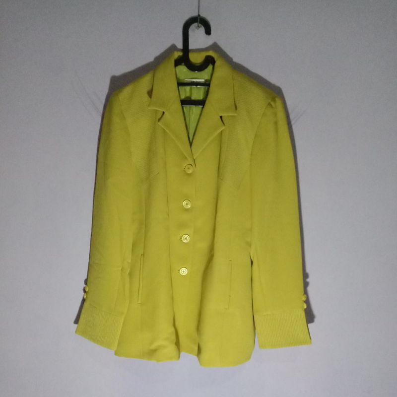 blazer wanita hijau daun muda